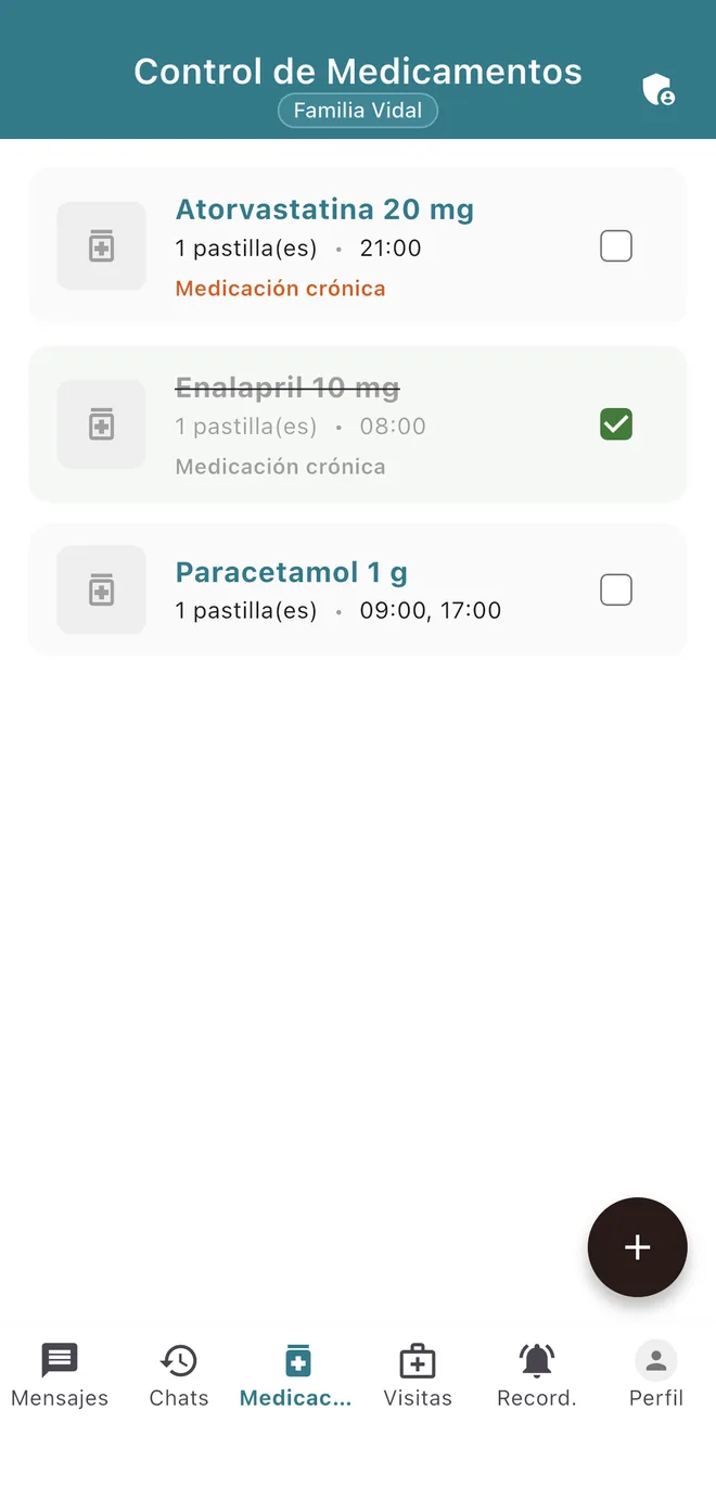Lista de medicación con tres medicamentos y sus horas; uno aparece tachado y marcado como tomado.